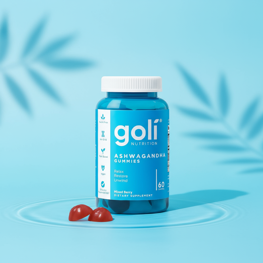 Goli Ashwagandha Gummies - Fondo natural azul